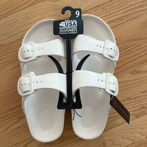 NWT Women’s 2 Buckle White Slide Sandals Size: 9